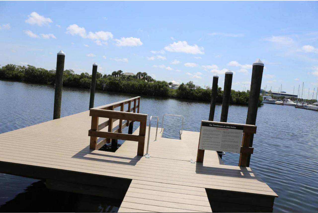 Beautiful New Luxury Townhome With Private Beach And Swimming Pools Ruskin Kültér fotó
