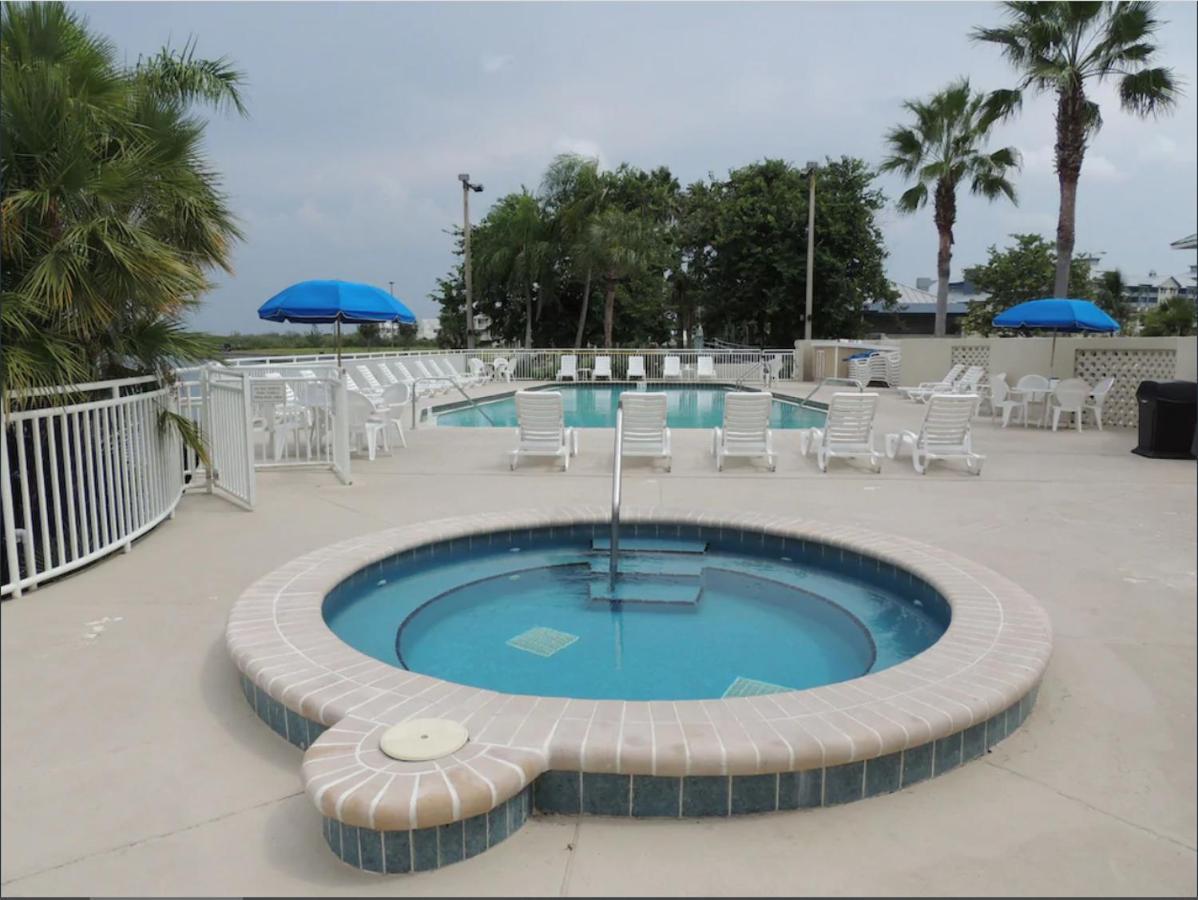 Beautiful New Luxury Townhome With Private Beach And Swimming Pools Ruskin Kültér fotó