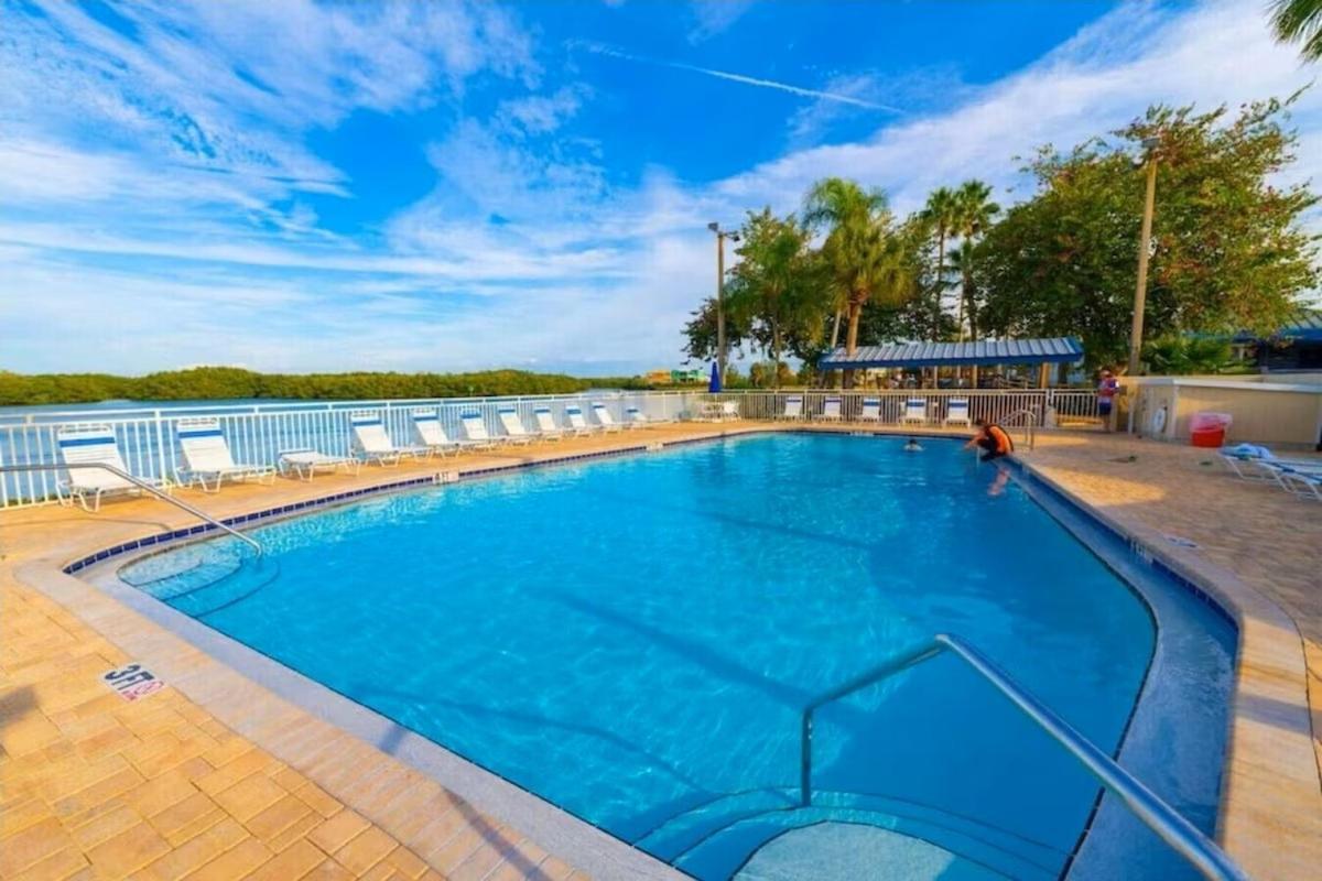 Beautiful New Luxury Townhome With Private Beach And Swimming Pools Ruskin Kültér fotó